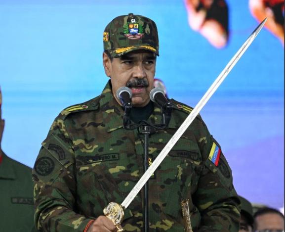 马杜罗宣布：他已准备好率领军队与美国作战，并将为保卫委内瑞拉免受美国帝国主义侵略