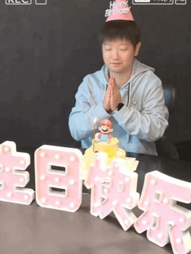 孙颖莎1104生日快乐啊啊啊太萌了小莎✌🏻[赞]🫶🏻 ​​​