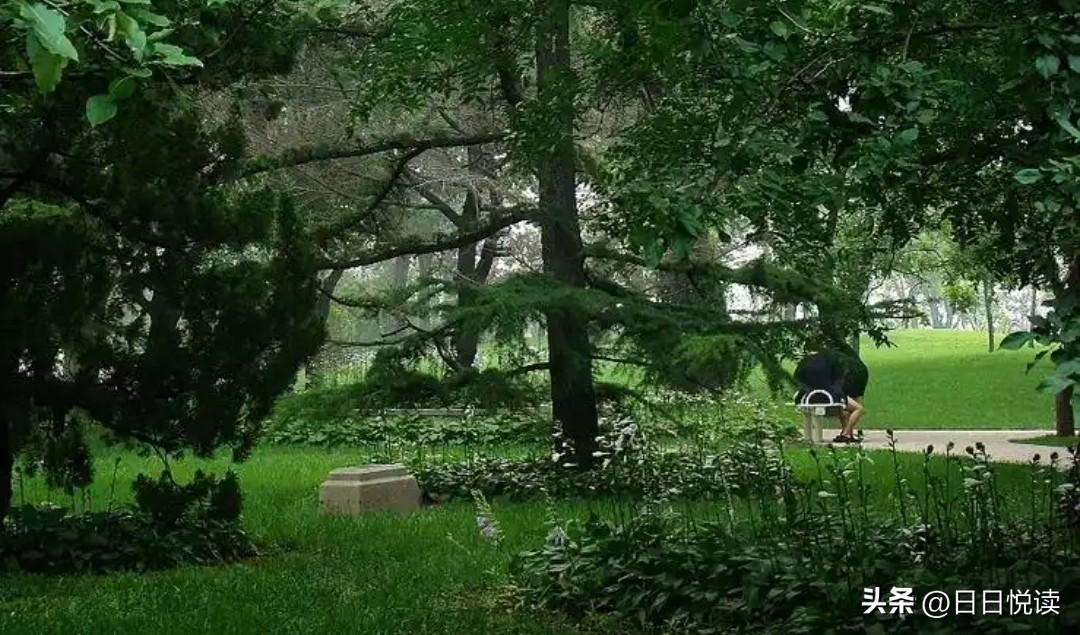 去荆州城区一些大医院挂号，同一个科室，屏幕上跳出来的价格不一样，这不是医院随便乱