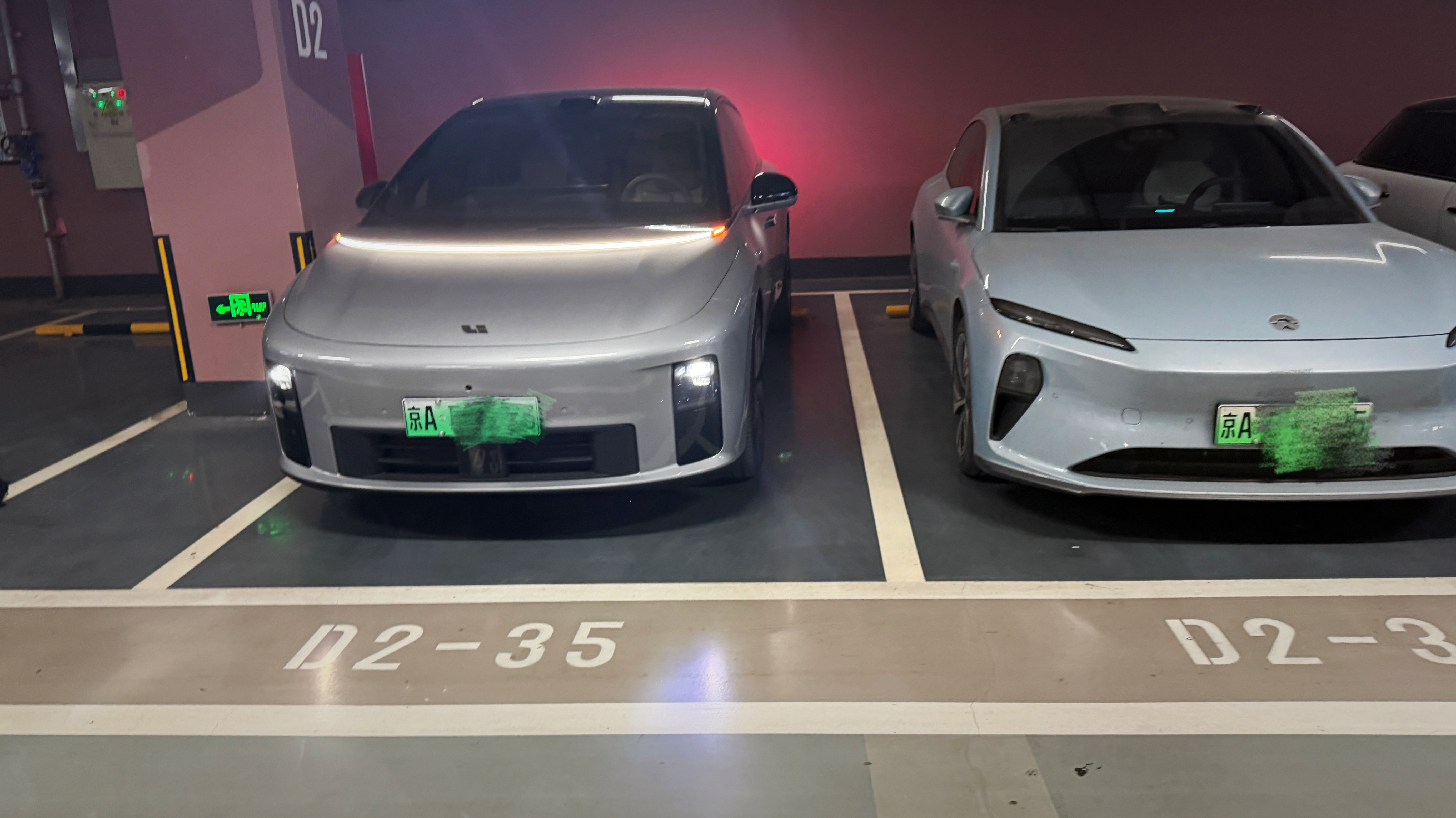 商场最喜欢的停车位，副驾贴柱子，给旁边车多让出点来，大家都方便 