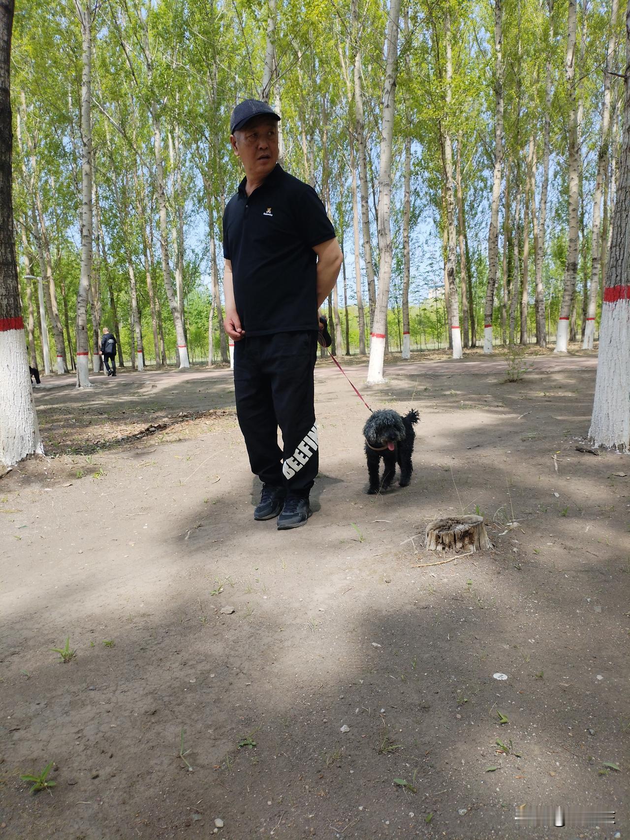 问题杨梅事件后，还会买杨梅吗？短期内不会。
   卖杨梅的自己都不敢吃，谁还敢吃