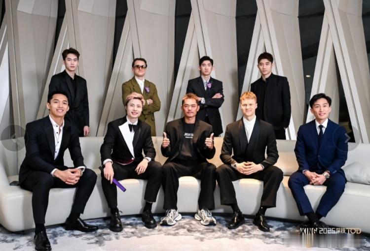 天王杯是由奥运冠军林丹创办的国际羽毛球商业赛事，2025年天王杯将于12月26日