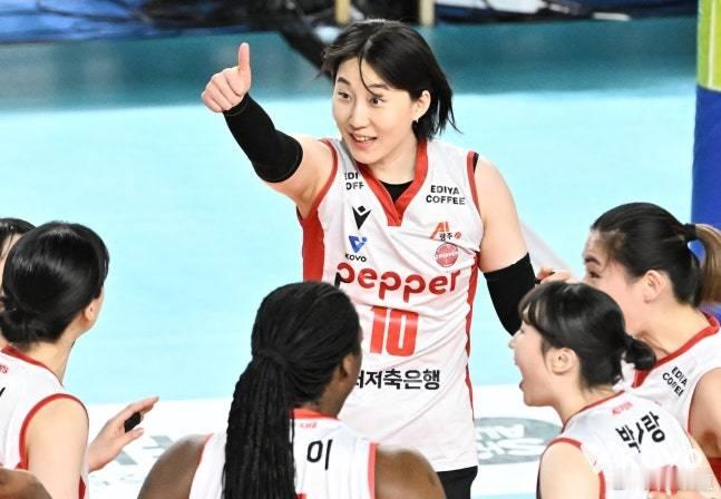 国际排坛动态韩国女排【女排 20 名自由球员竟有 15 人属于 A 组……引发等