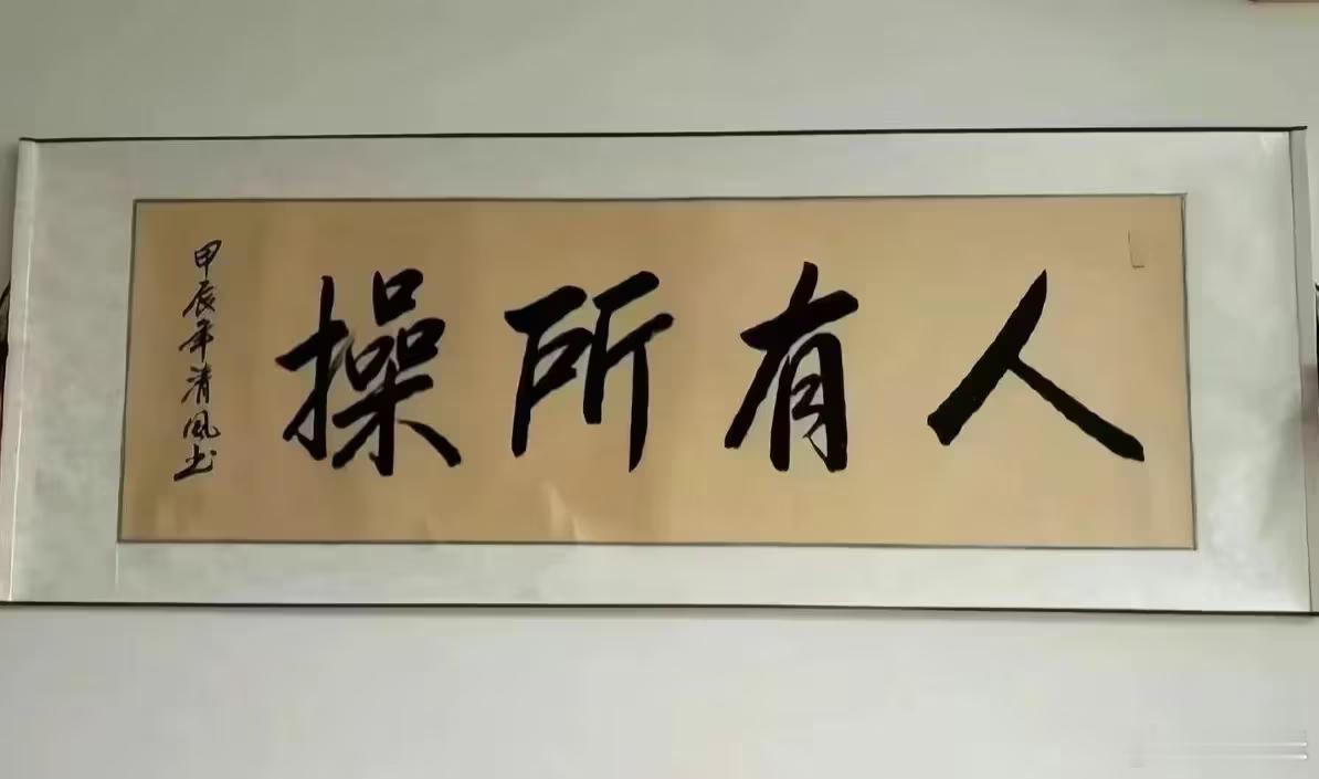 我发现，沙县小吃的鸭腿饭/鸡腿饭挺适合减肥的。肉、蛋、青菜都有，也没什么油，米饭