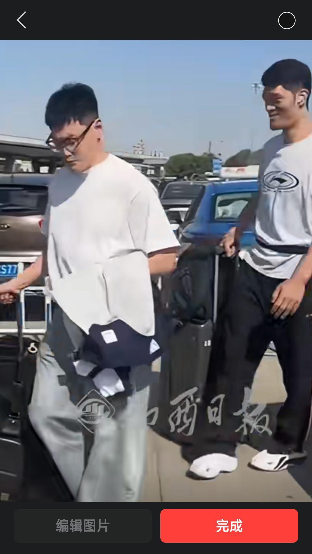 【山西男篮客场险胜广厦，主场淘汰对手晋级希望大增。】客场击败卫冕冠军浙江广厦队后