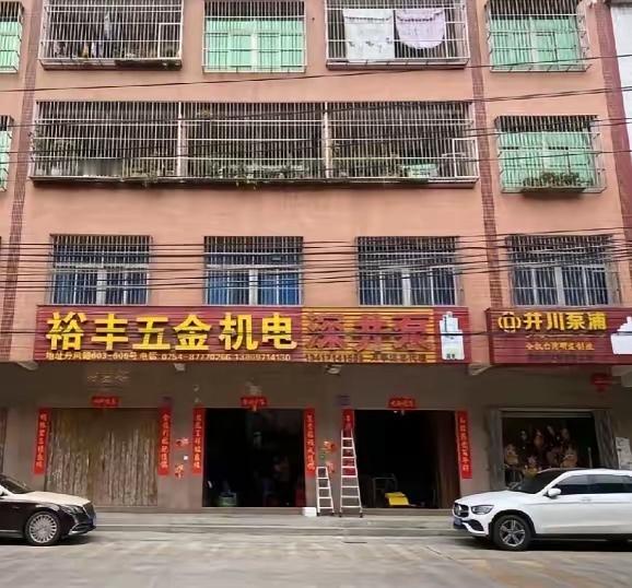这是广东汕头五金店火灾前房子的样子，看到这房子的样式，不知道大家有没有觉得有什么