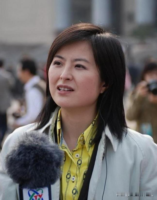 42岁的张泉灵辞去央视工作后，带着存款147万，前往上海与一位80后年轻男子见面