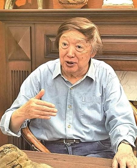【冯骥才“有理想的人永远年轻”】
      “有理想的人永远年轻”这句话并非冯