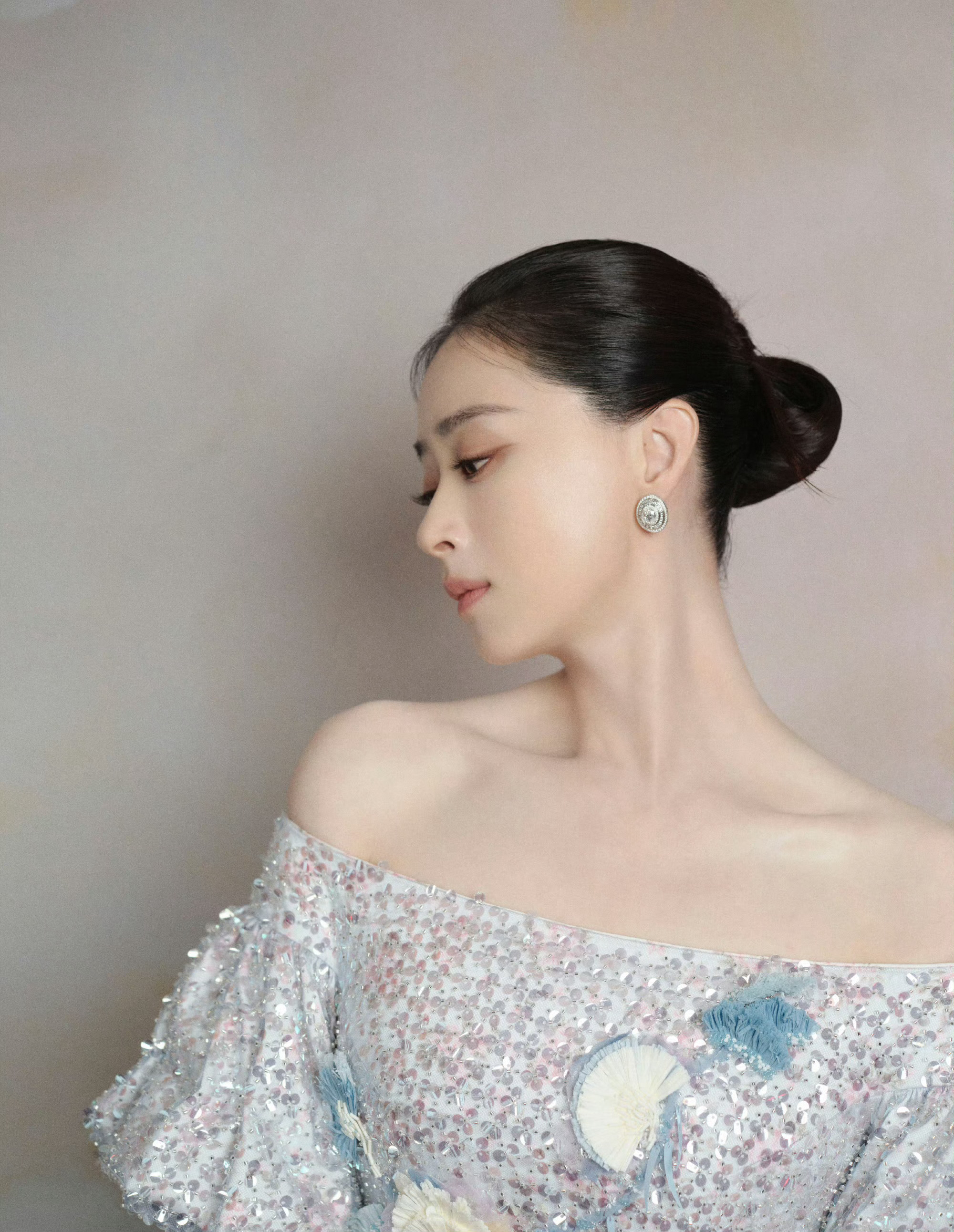 蒋欣好过分，好完美的一颗头 满蒙八旗不及华妃娘娘凤仪万千[哈哈] ​​​