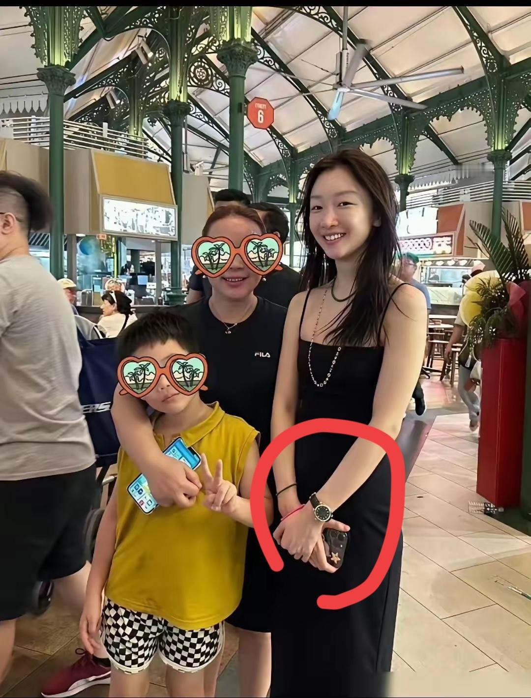 周冬雨用的手表是什么牌子的？
