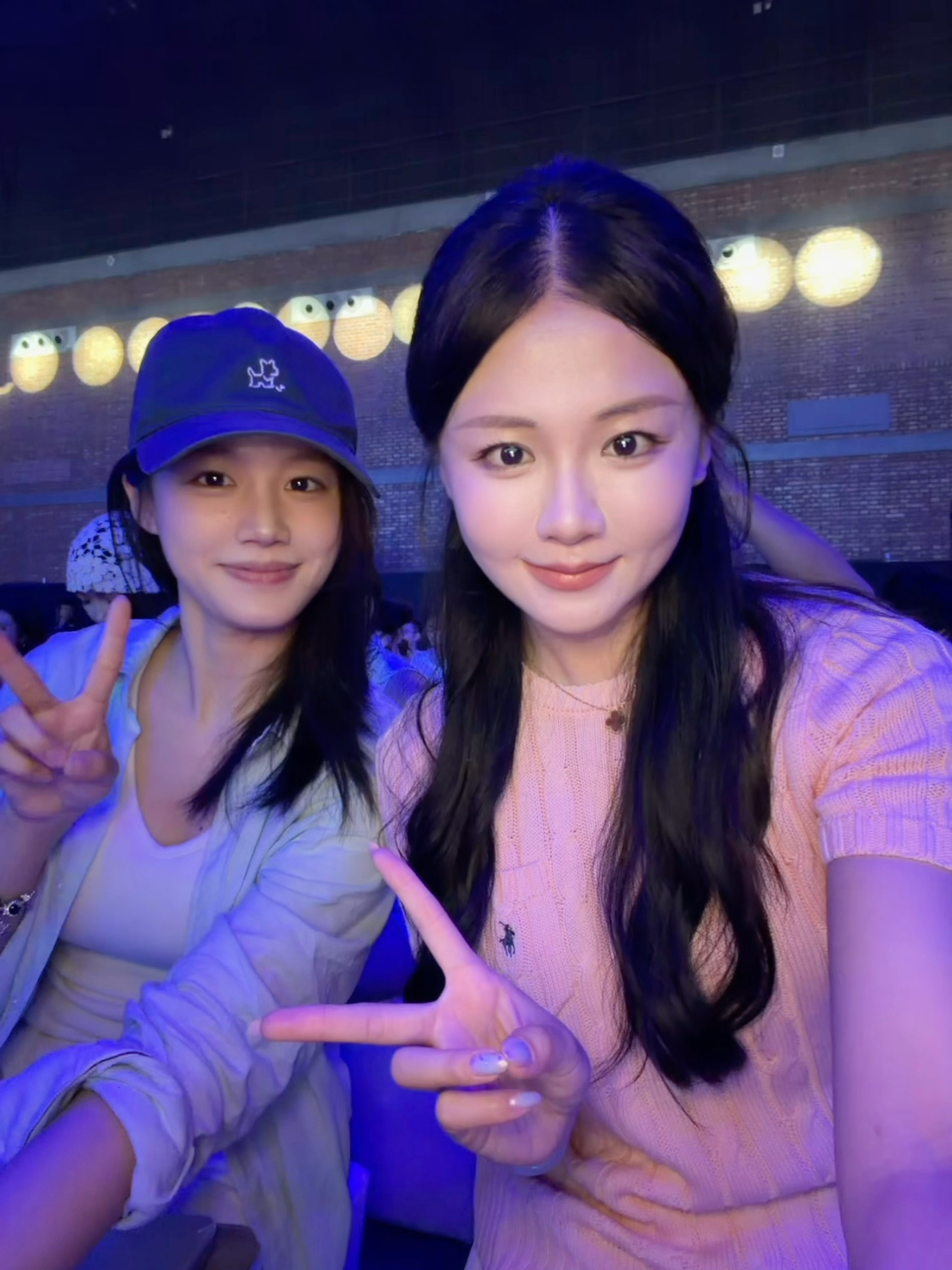 来小鹏 MONA L03 发布会啦这次媒体证很特别，很有创意～我的位置挺不错的，