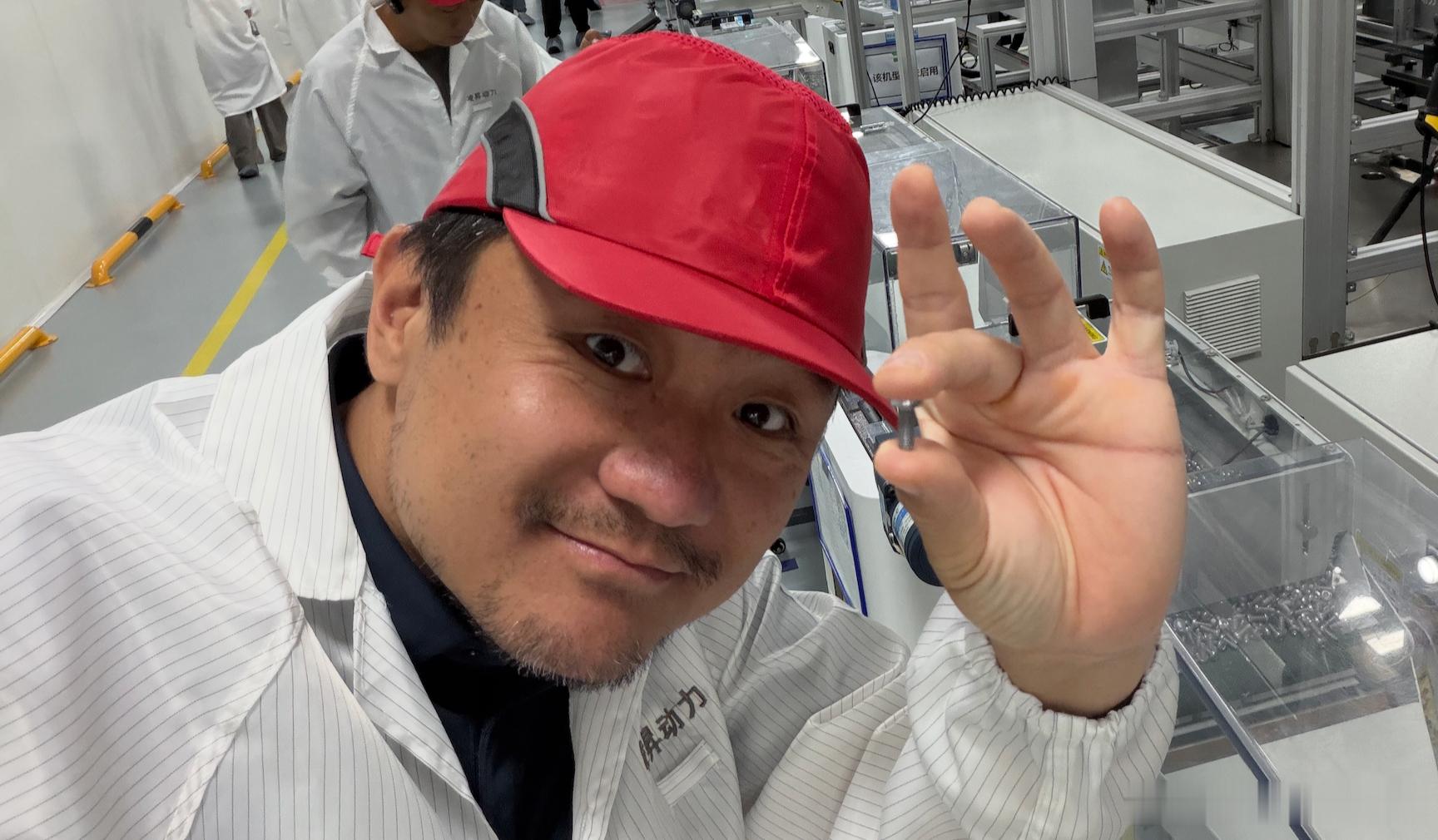 前几天不是说要学录祝福短视频么～我刚才蹲坑的时候突然想到了一个绝佳的好主意！！！