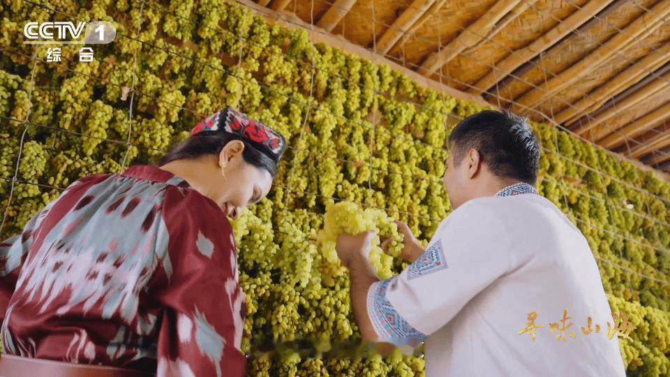 10颗葡萄干里9颗来自吐鲁番吐鲁番有500余种葡萄干 吐鲁番：中国葡萄干的“心脏