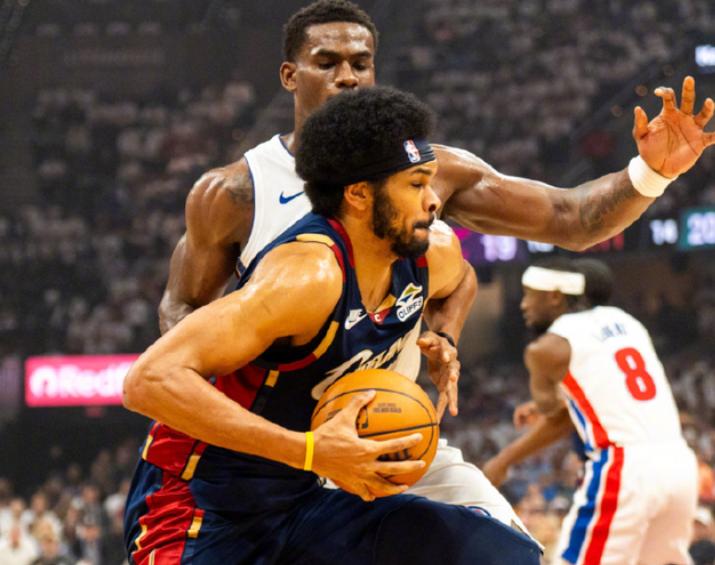 NBA东部半决赛，骑士对阵活塞的比赛中，出现奇葩一幕。骑士队主将今天米切尔有点心