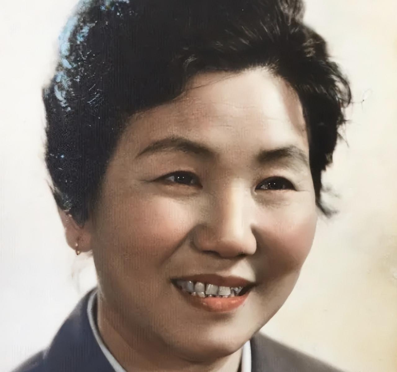 60年代，毛主席看完电影《小二黑结婚》后，被剧中赵丽蓉老师饰演的“三仙姑”深深打