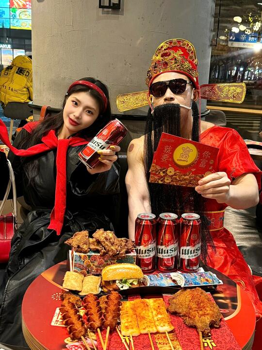 乌苏放大招‼️联名套餐…连财神都直呼好划算