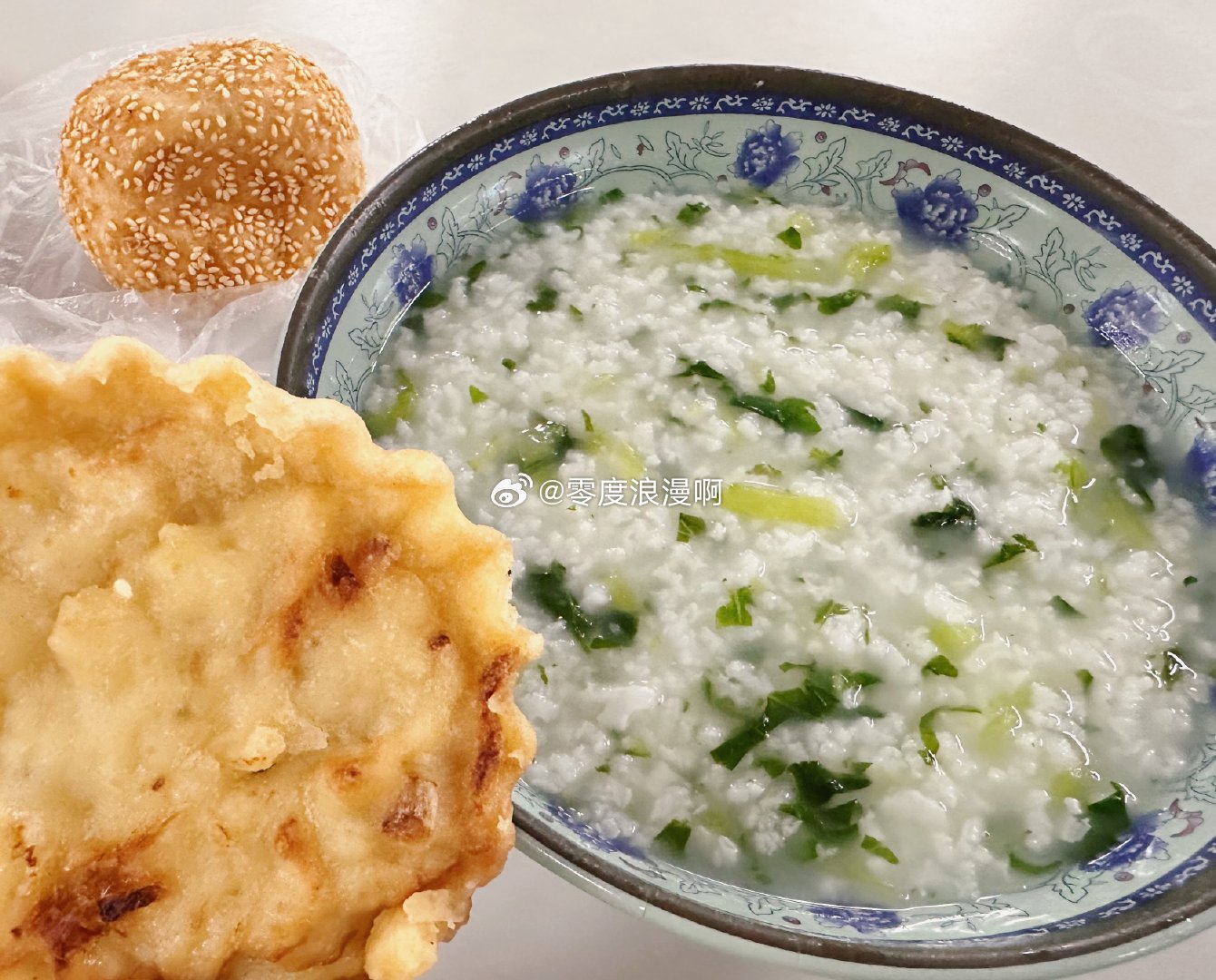 燃烧的陀螺仪  今天的菜粥也好吃配上麻球和萝卜丝饼