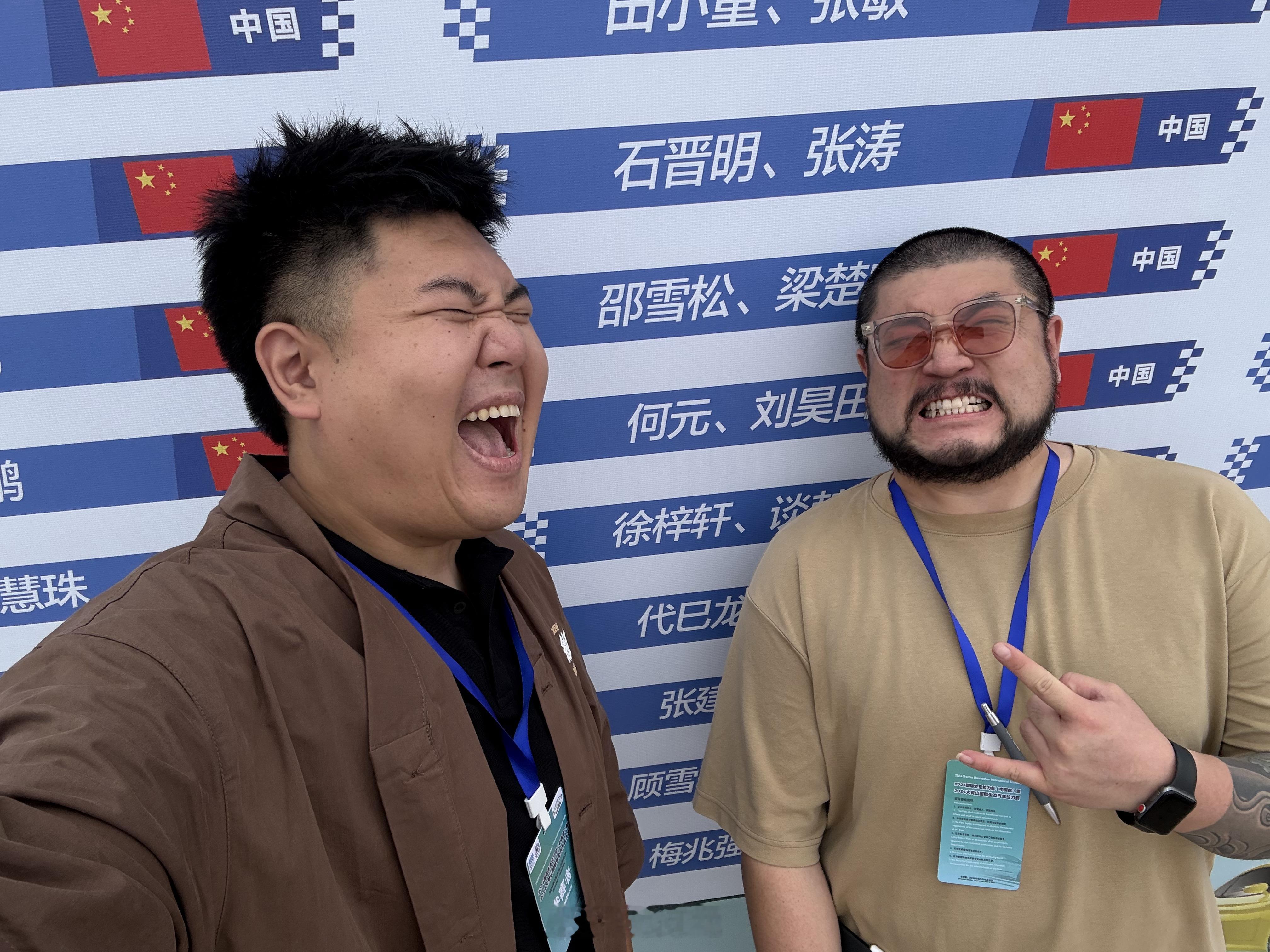 新能源的这种比赛形式，说实话我是第一次见。不能快也不能慢，路书给的时间点谁越接近