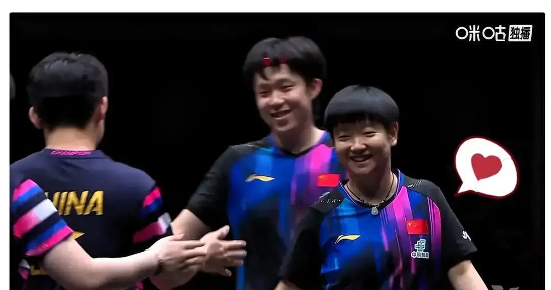 第三局打到5-10，莎头已经拿到赛点。
 
林诗栋一个球擦边，裁判要核实。他突然