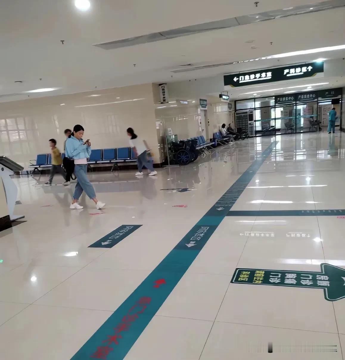 39岁新疆女子查出宫颈癌，来北京看病，医生让她回去吧，费用太高！女子崩溃大哭，不