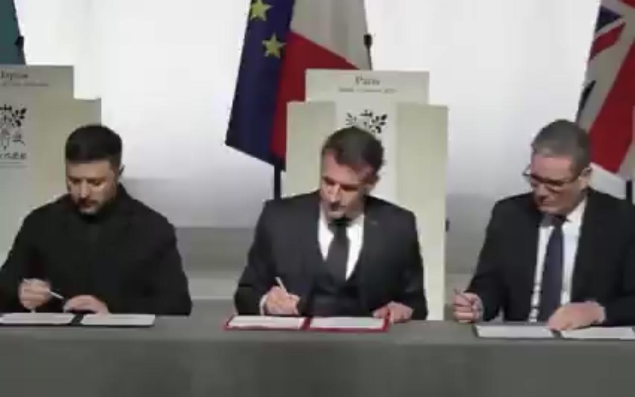 马克龙、斯塔默和泽连斯基签署了关于未来在乌克兰部署多国部队的意向声明。

梅尔茨