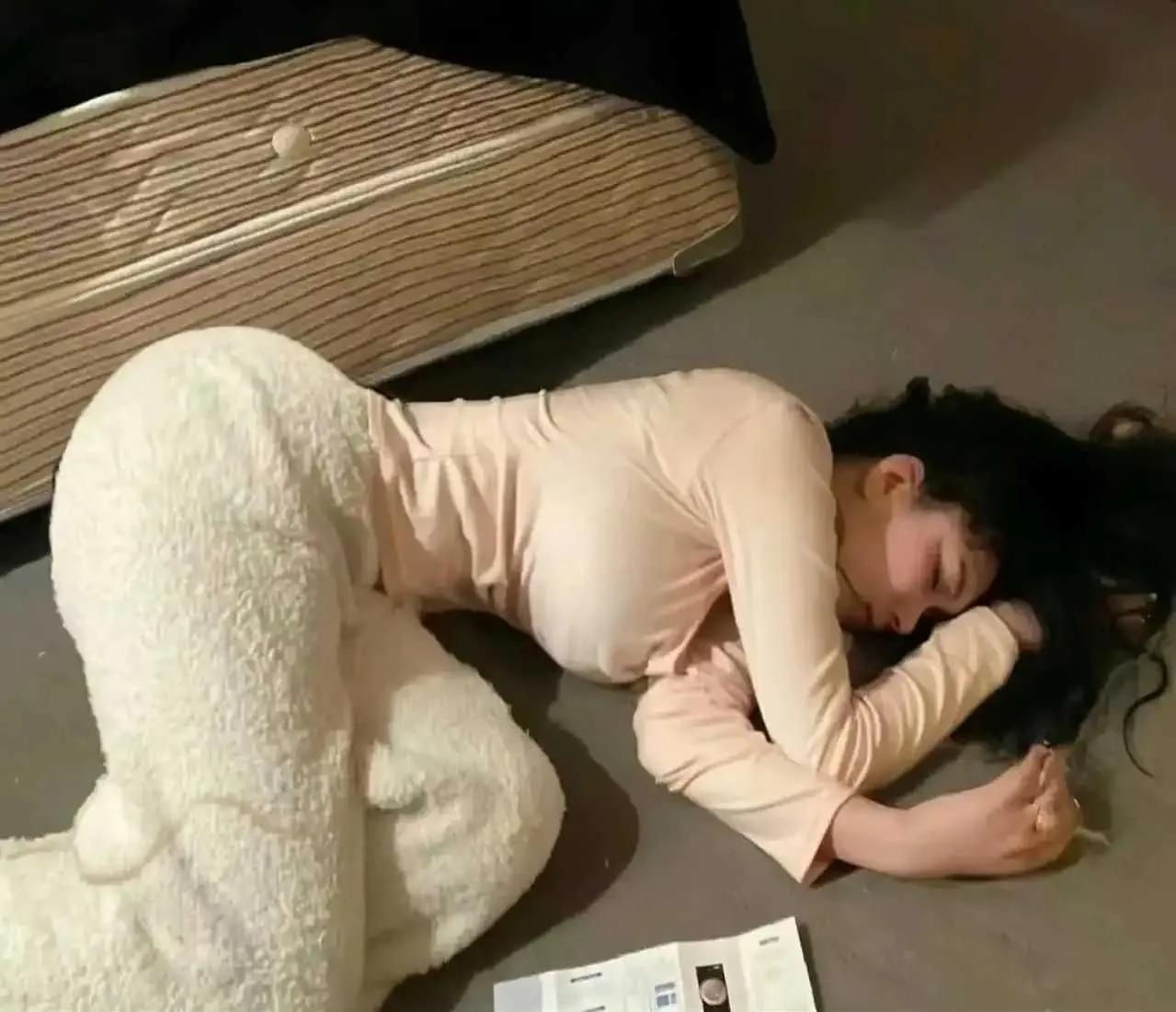 “什么热爱啊，奉献一生啊，我全奉献给我的医生了”。
“不是过去了，我只是接受了”