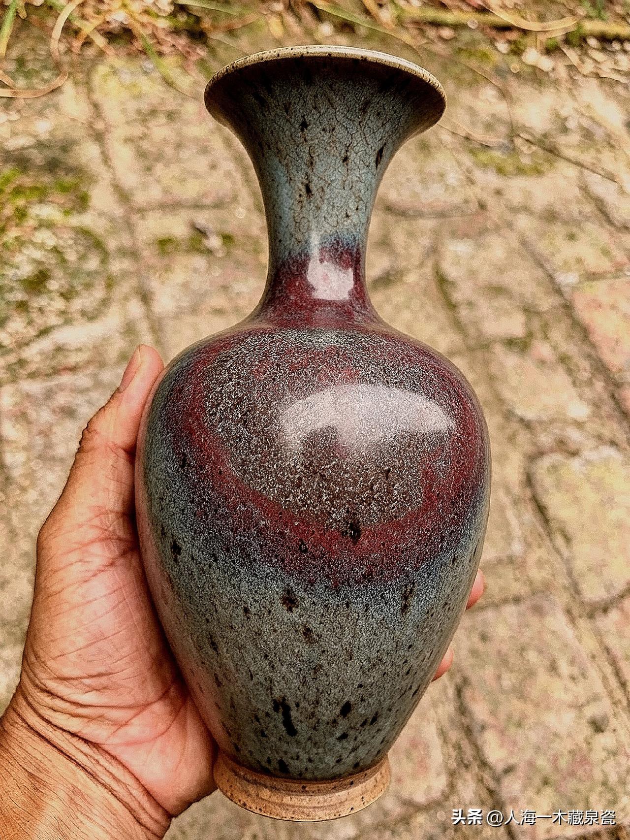 你看这件钧瓷瓶子，算玉壶春瓶吗？
分享一件钧窑窑变釉的瓶子。
有不少朋友第一眼看