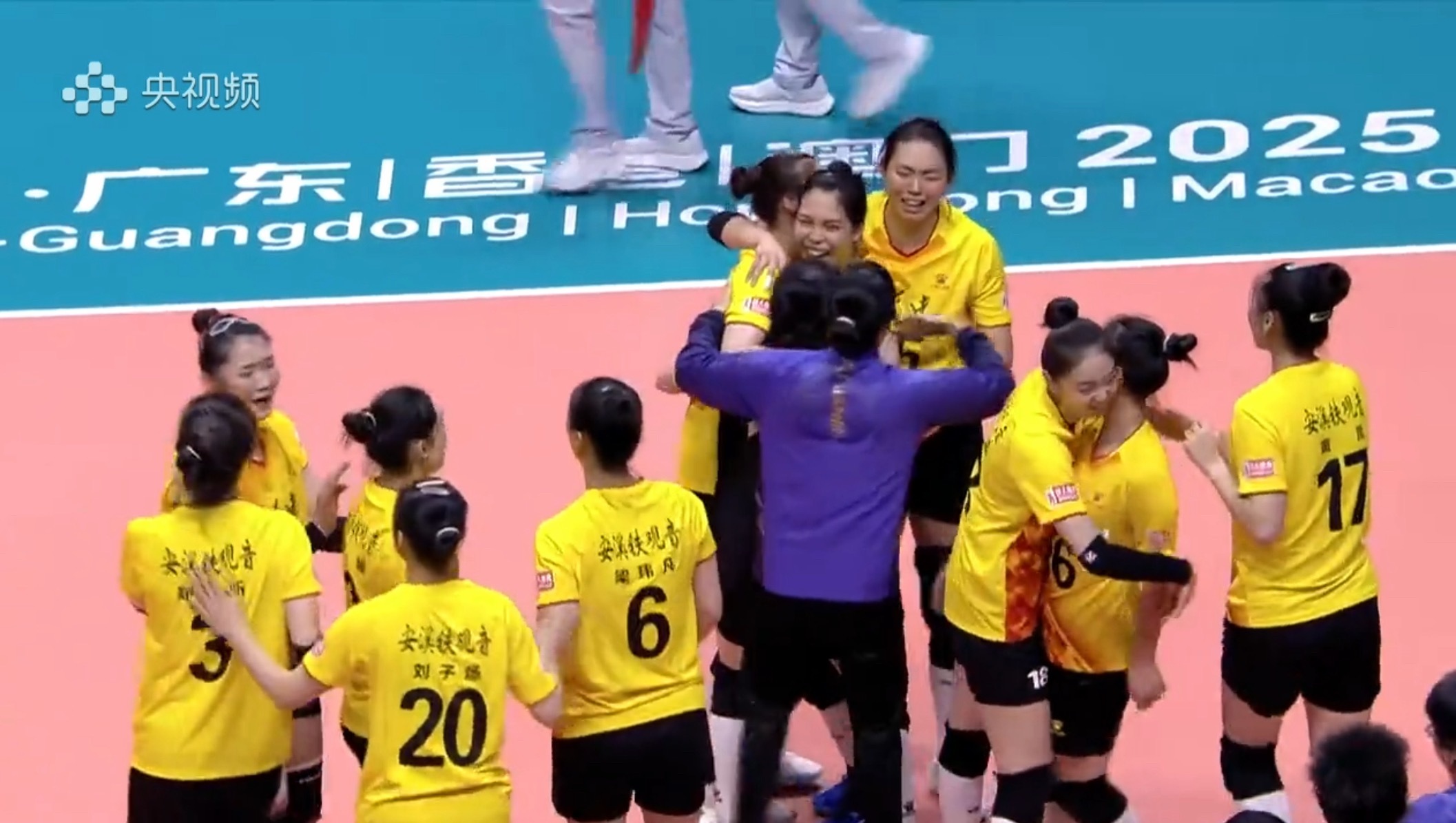 好喜欢福建女排这种永远打不死，一直蓬勃向上的打球气质了！三四名决赛，实力真的在伯