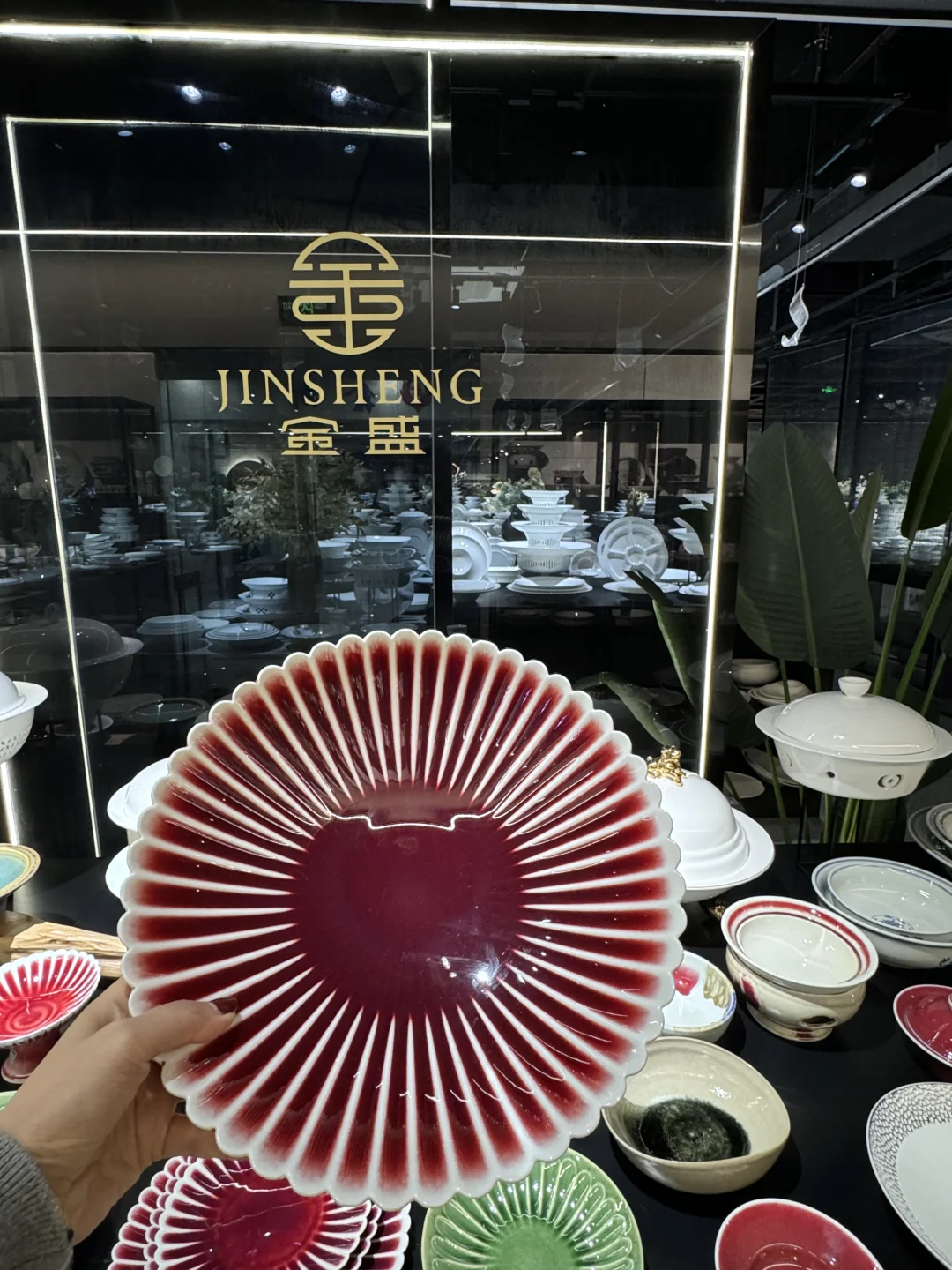 卧槽！！原来这里真有那么多好看餐具。。。