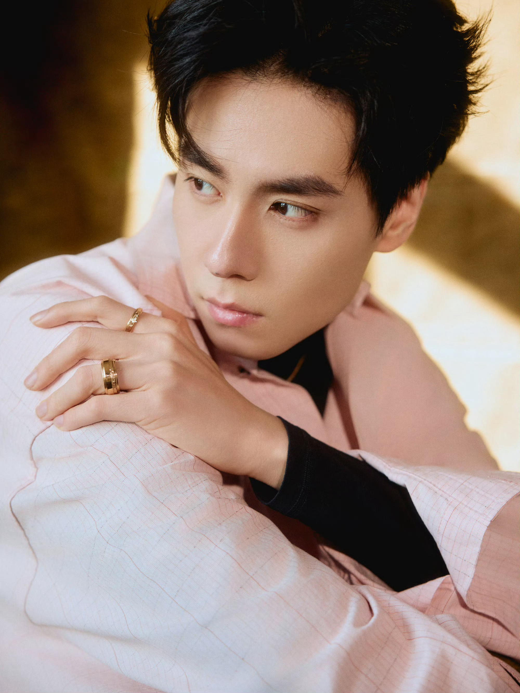 胡一天 胡一天 天才女友 胡一天江逾白 "追星人最幸福的事，就是能在人群中一眼认