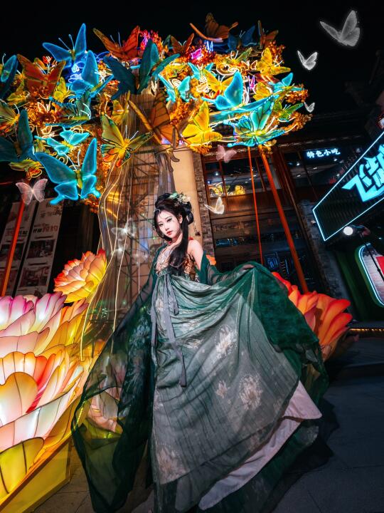 蛇年大吉‼️在南京老门东拍青蛇🐍也太绝了