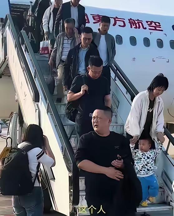 报警后，等待欧某某的，将是什么结局？

人狂没好事，狗狂挨砖头；天狂必有雨，人狂