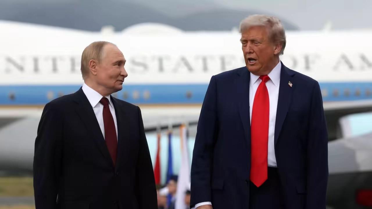 4月30日，俄媒报道，克里姆林宫透露，俄罗斯总统普京与美国总统特朗普进行了时长超