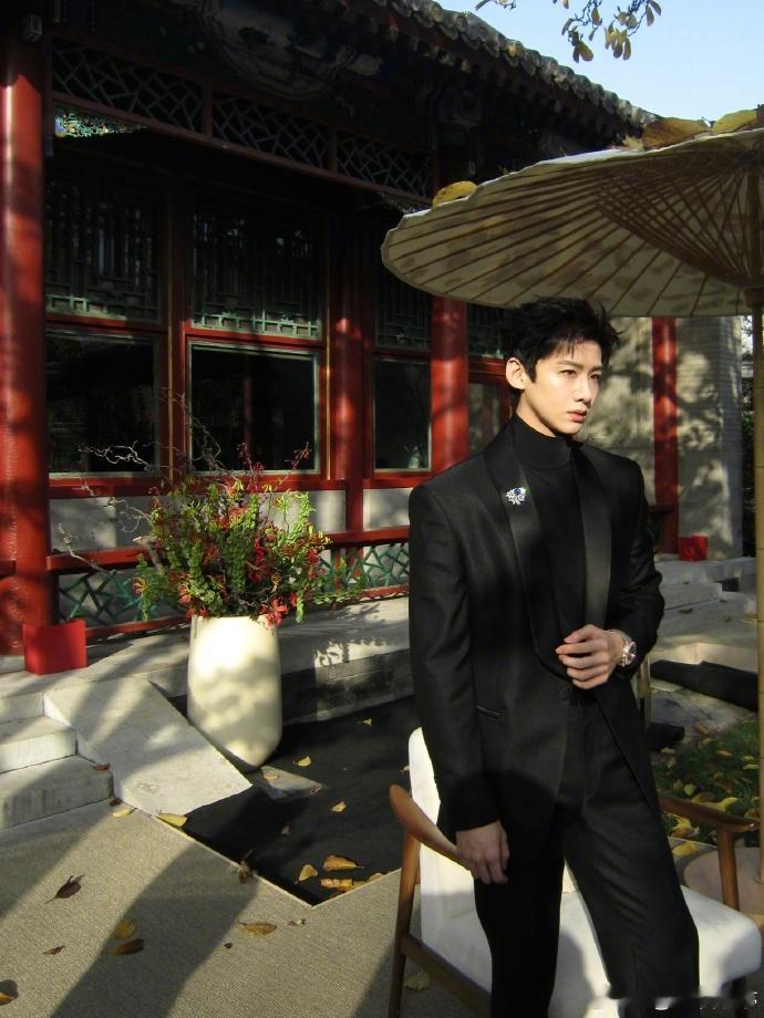 白敬亭肯定没想到自己循环的风还是吹到了综艺现在就出发也太会玩了真的完美展现了小白