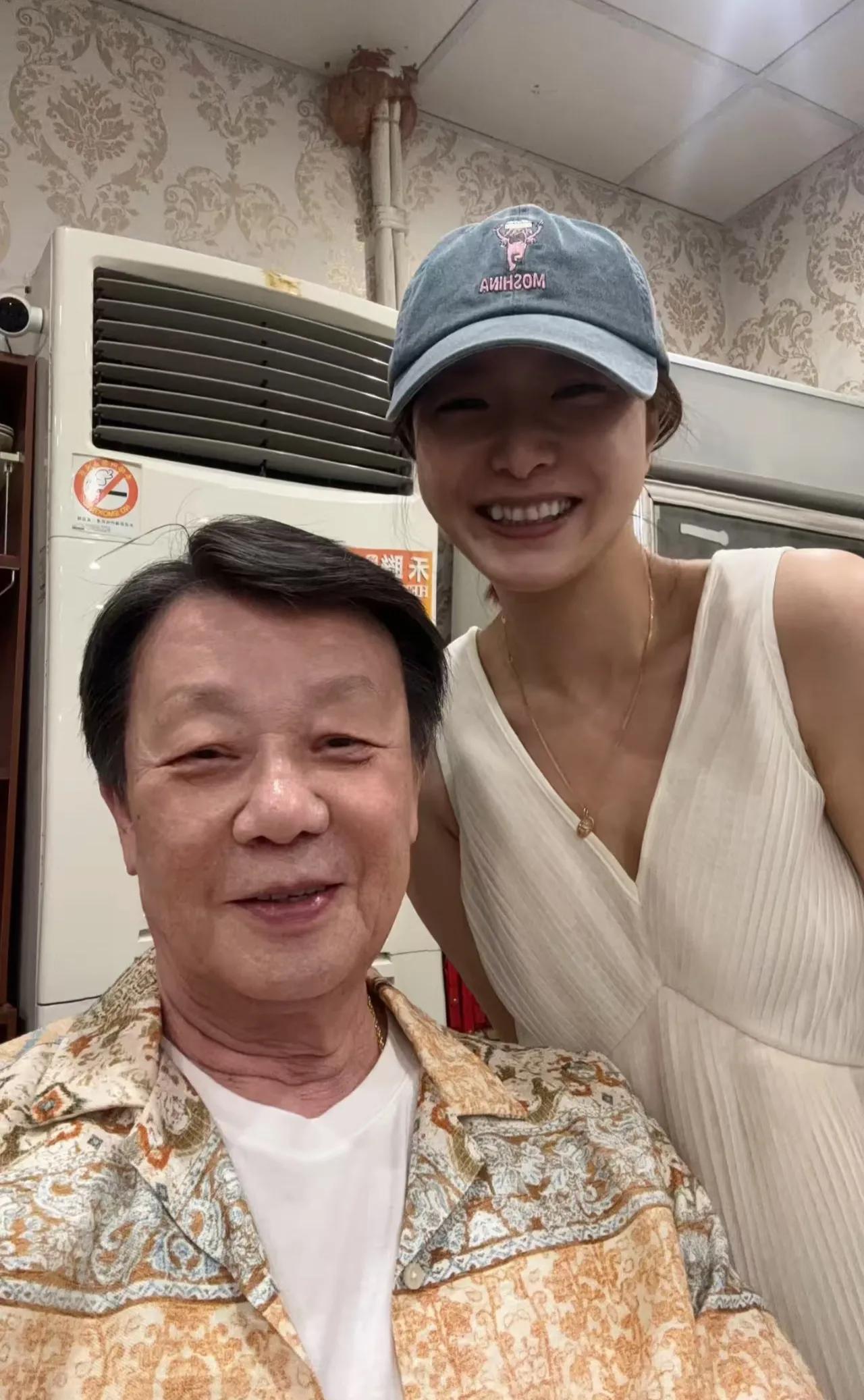 岁月不饶人啊！当年红遍大江南北的男神，如今已是71岁的慈祥老人了
近日，某网友在