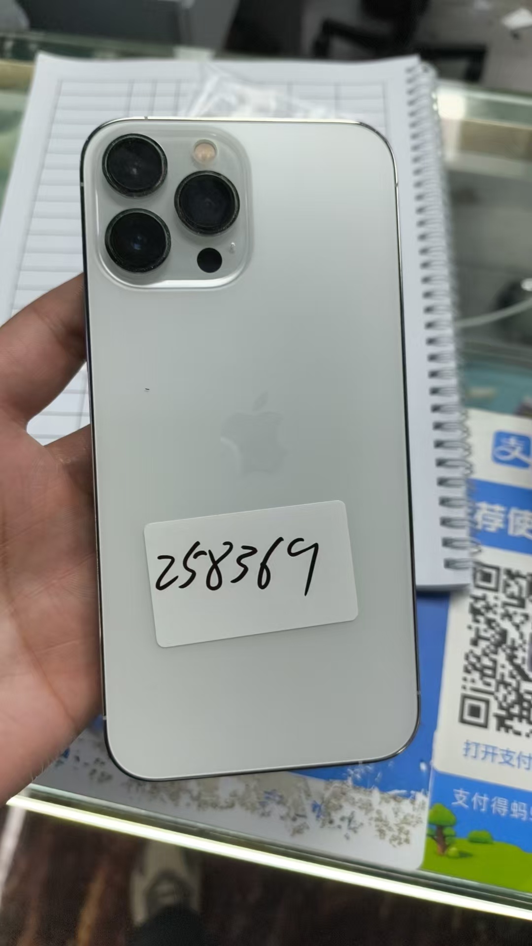 这个月收到好几个13Pro系列突然白屏的这属于13Pro系列的通病，好在大概率都