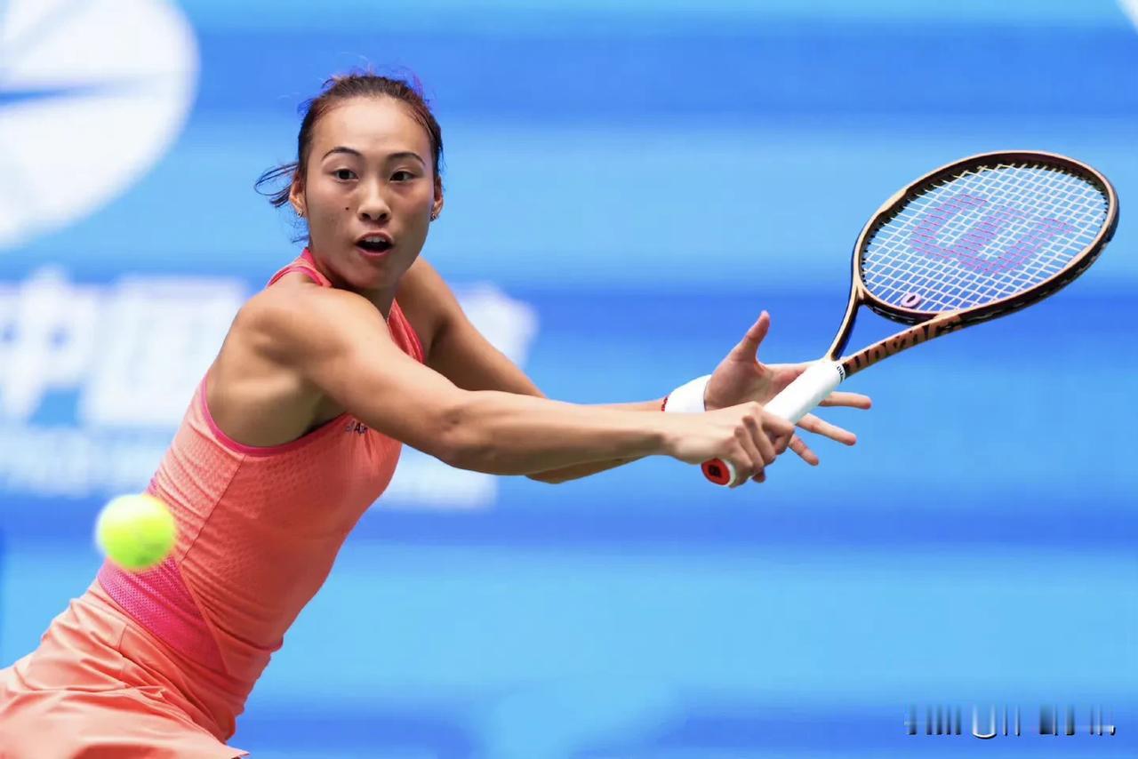 厉害，郑钦文2:1逆转费尔南德斯，成功晋级2024武汉网球公开赛女单八强赛，真的
