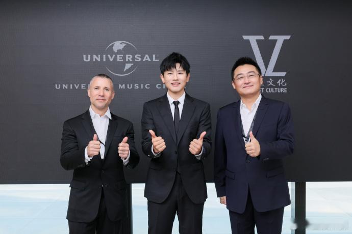 张杰感谢环球音乐 鸟巢百万观演热度未消，张杰官宣合作致谢环球音乐，用舞台实力与优