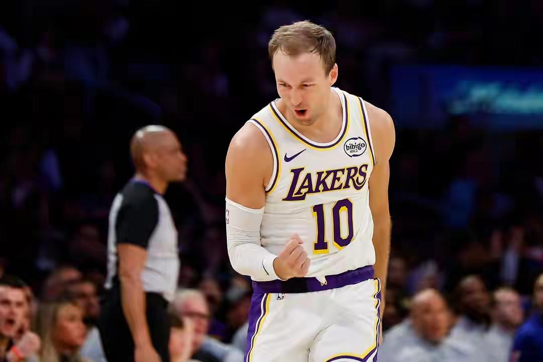 看看现在湖人的阵容，肯纳德竟然是第二得分点，季后赛怎么打火箭。
一、湖人的阵容