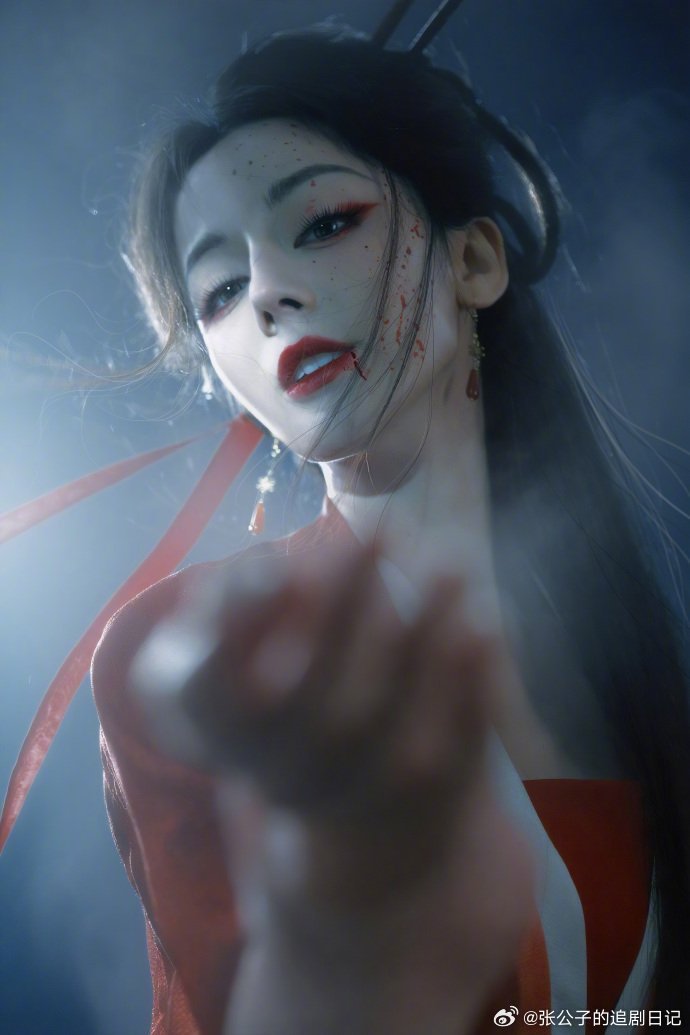 迪丽热巴新剧随地大小演迪丽热巴新剧演员的诞生 热巴在《白日提灯》随地大小演，为找