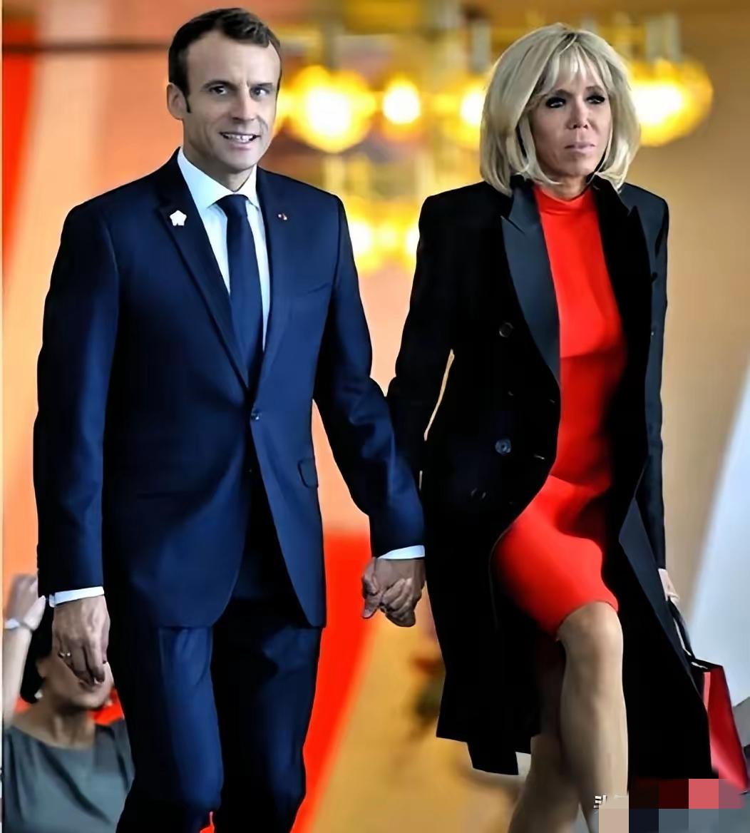 越来越喜欢马克龙这个男人，他是真爷们。十几年如一日的爱着自己的妻子 ，自己的妻子