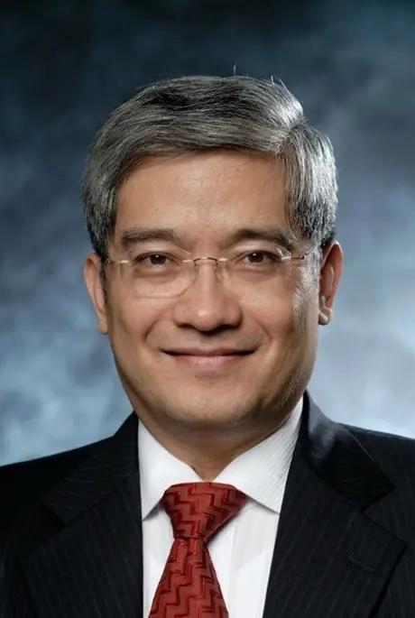 经济学家郎咸平说，世纪危机已经到来，以美国黑石基金为例，募集四百多亿美元的黑石基