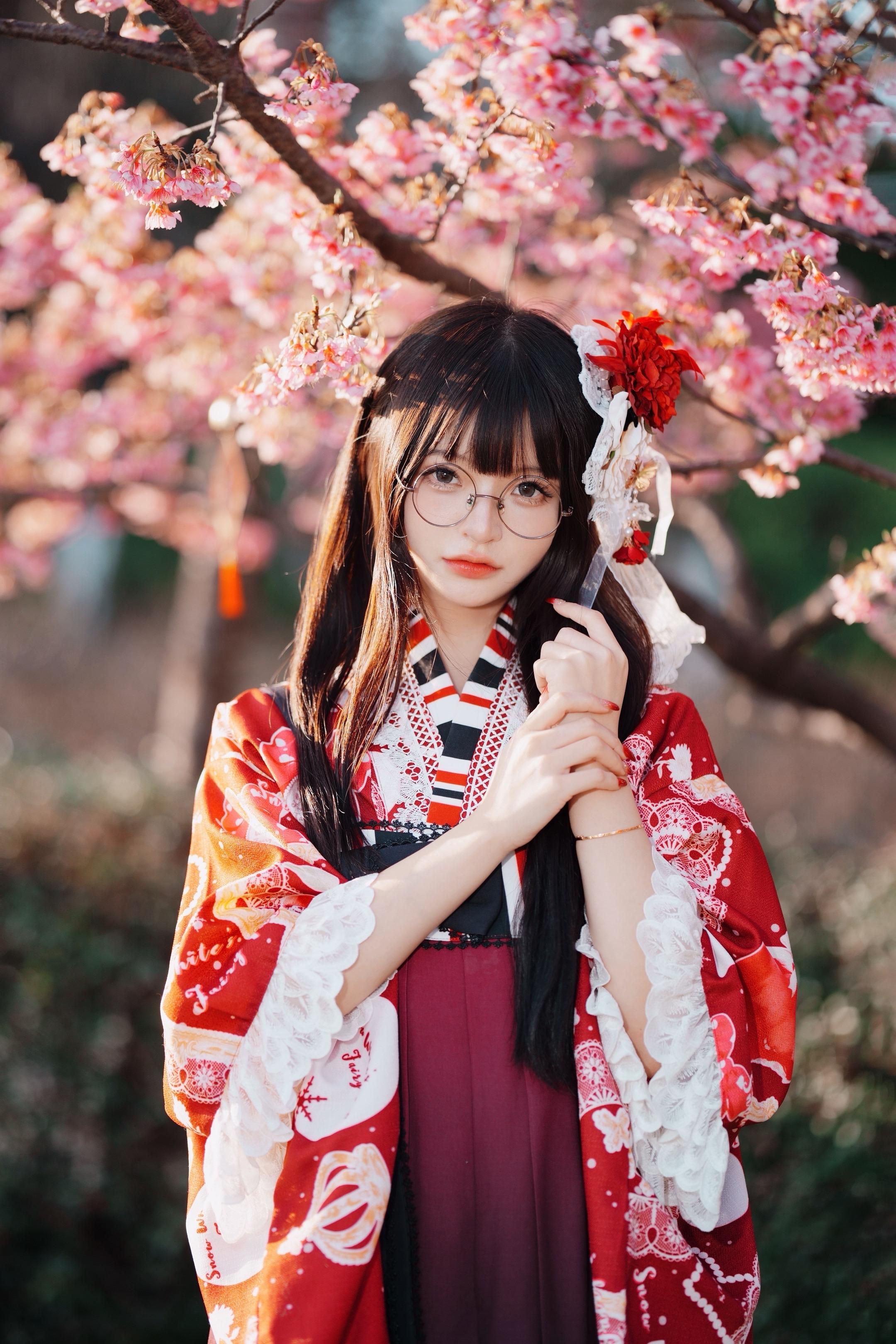 🌸樱花树下谁站谁美。