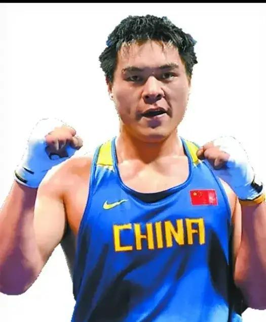 张志磊要减20斤打拳了。
张名扬不用摔跤，只管出拳。
这不再是“大块头打小个子”