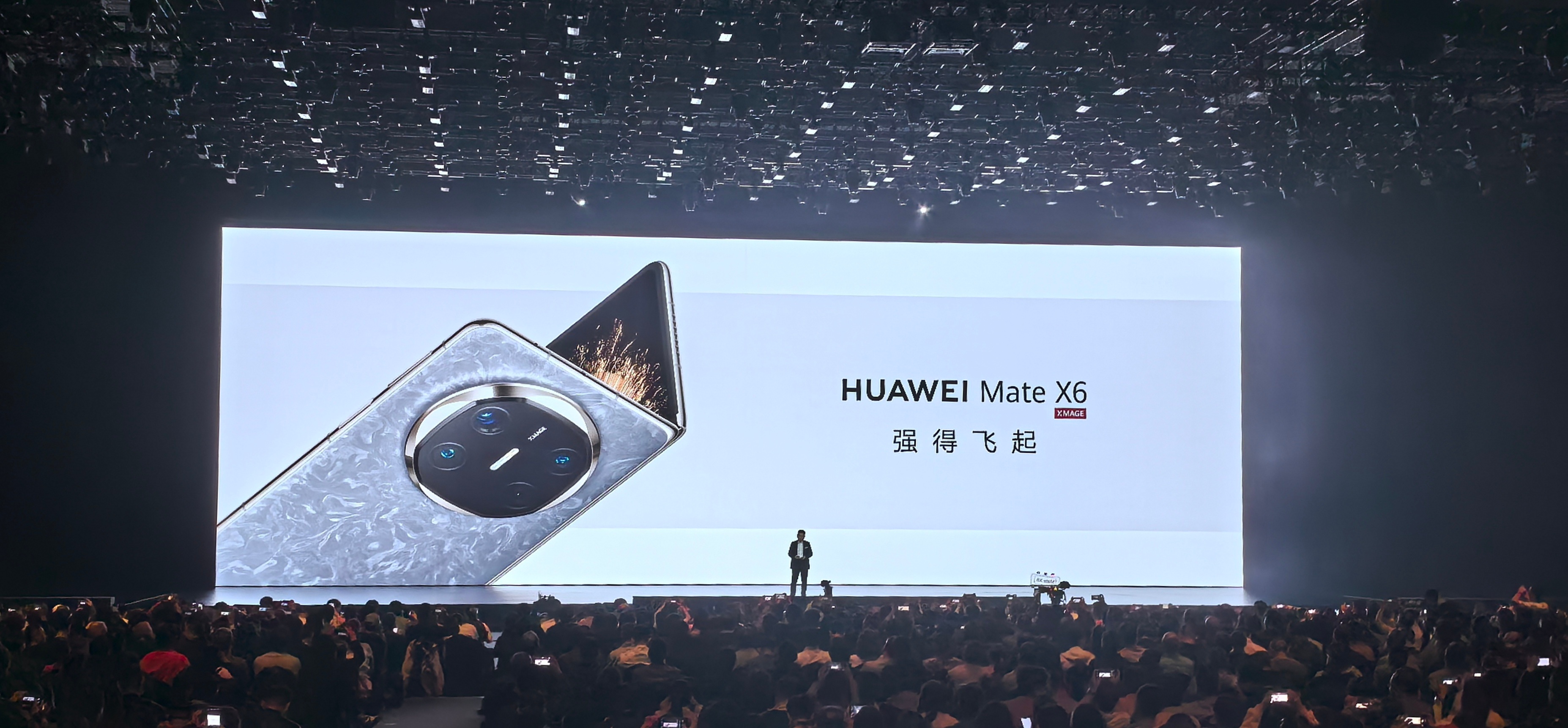 华为Mate X6来了，强得飞起，这口号不错哈[哈哈] 