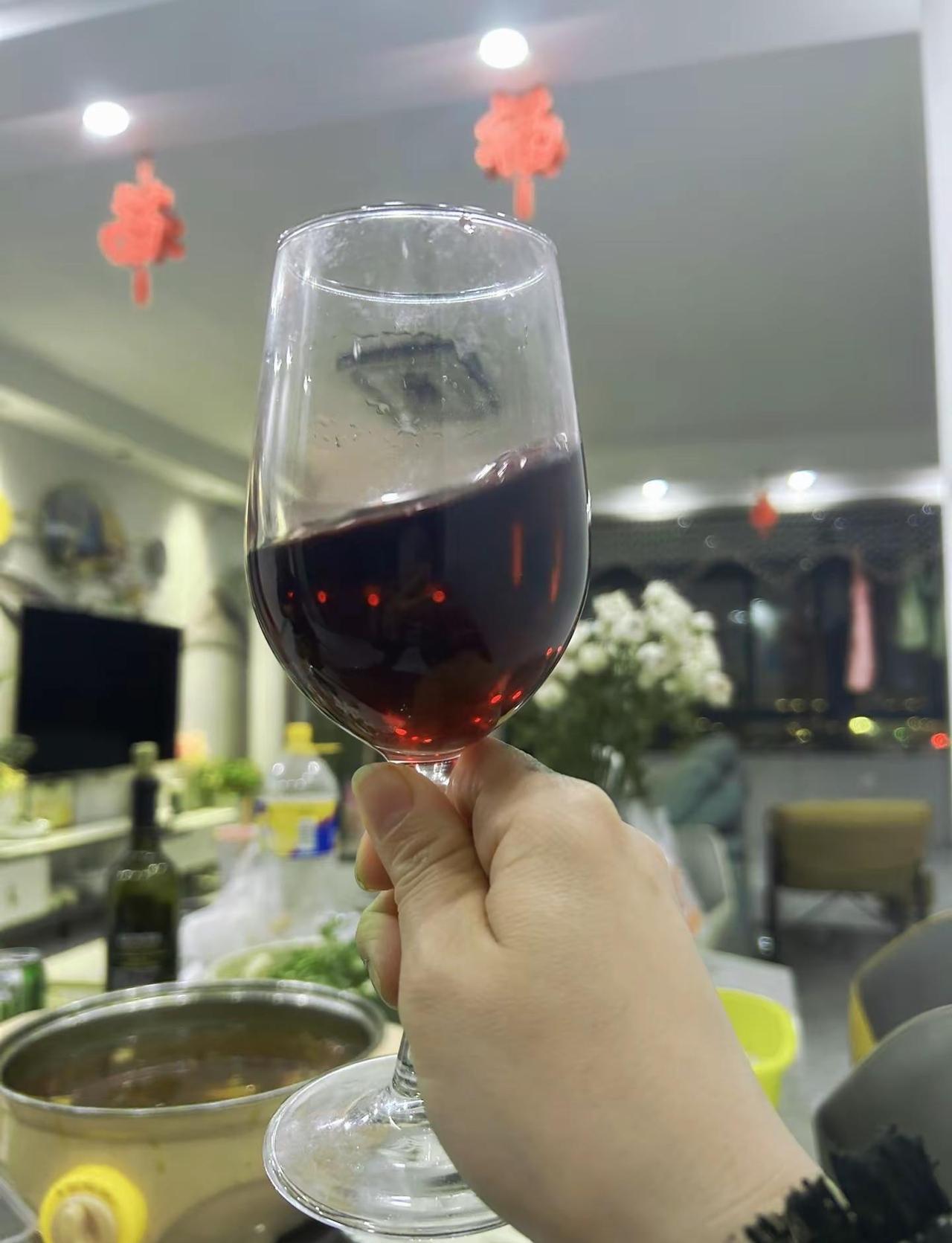 只想把自己养的越来越快乐平静，其它的都不太感兴趣"。