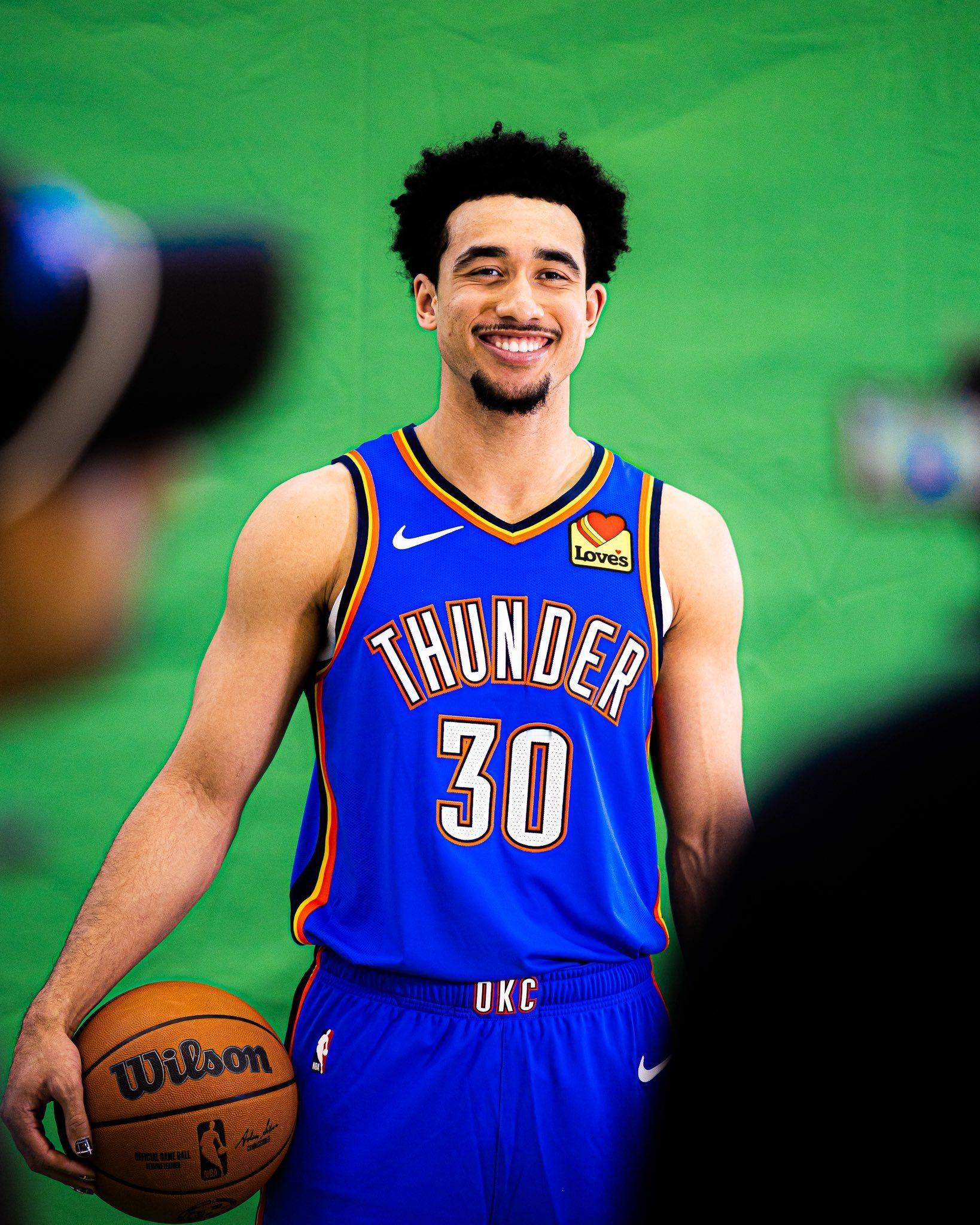 雷霆明日对阵火箭的伤病报告：亚历山大（腹部拉伤）、杰伦威廉姆斯（腿筋拉伤）、米切