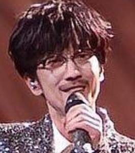 近期，周传雄在巡演舞台与日常采访中多次谈及经典曲目《冬天的秘密》，亲自拆解歌曲创