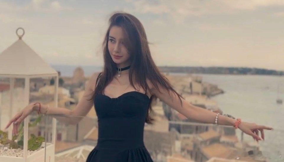 angelababy ｜杨颖 来喽~保持这样好不好美的太超过了，怼脸拍[抱一抱]