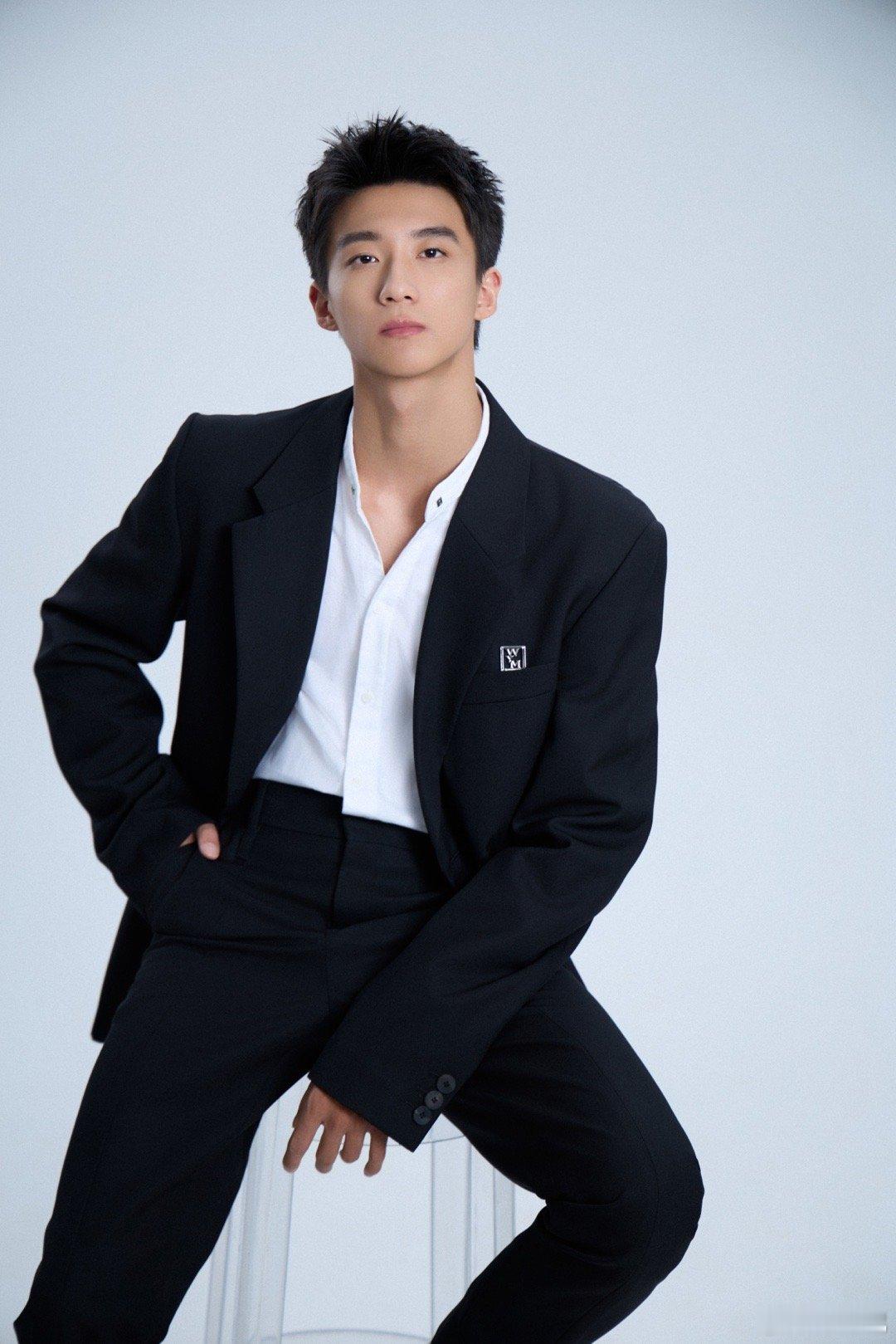 包洪瑜偏偏你最争气 包洪瑜是新生代标杆！艺考双校顶尖，大三主演《寻找李顺章》搭实